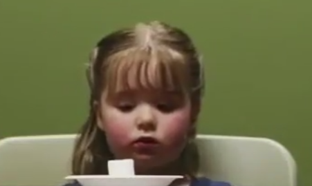 ویدئو : واکنش کودکان در برابر انتظار برای خوردن شیرینی