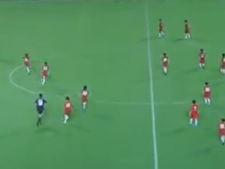 ویدئو :  ۲ بازیکن تیم ملی ژاپن مقابل ۵۵ کودک