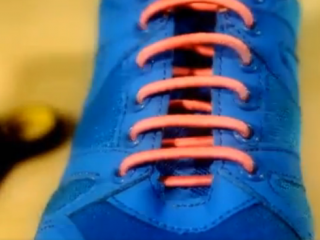 ویدئو :  از باز و بسته کردن بندهای کتانی خلاص شوید۰