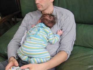 ویدئو :   وقتی باباها حواسشون به بچه ها هست