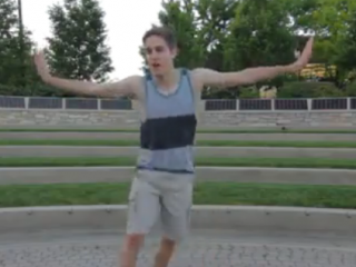 ویدئو:    ببین چه جوری میرقصه :