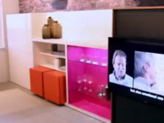 ویدئو:   طراحی جالب خانه ای کوچک با وسایل چند منظوره و تاشو