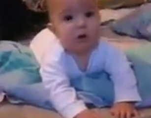 ویدئو : بچه و پدر رزمنده...