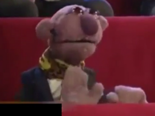 ویدئو : امین تارخ در خندوانه از «عالیجناب» خان رونمایی کرد!