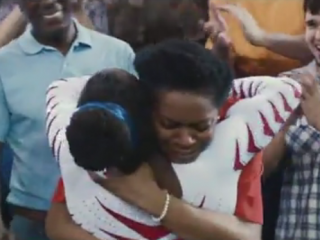 ویدئو :یک انسان قوی توانایی قدرت بخشیدن به دیگران را دارد