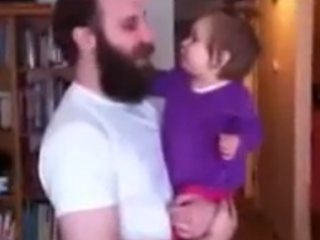 ویدئو : دختری که پدرش را پس از اصلاح نمی شناسد