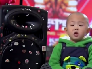 ویدئو :  رقص شگفت انگیز کودک با نمک و باهوش 3 ساله چینی