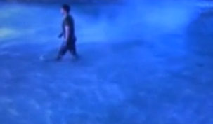 ویدئو :  نمایش پرمخاطب و متفاوت با اجرا در آب