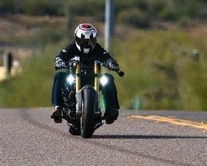 ویدئو :  چپ کردن خودرو در کورس با موتور