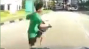 ویدئو : لحظه تصادف نوجوان با خودرو