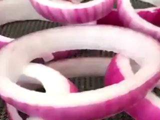 ویدئو : ببین با پیاز چیکار میکنه :))