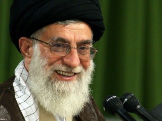 ویدئو :  شوخی جالب رهبر انقلاب در دیدار با جوانان