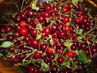 ویدئو :  طرز تهیه حلوای آلبالو