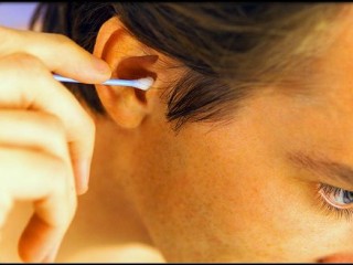 ویدئو : راهکار طب سنتی برای تمیز کردن گوش