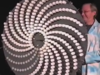 ویدو:   اسلحه عجیب و غریبی که بطری پلاستیکی شلیک می کند