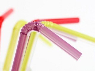 ویدئو   :  چند استفاده متفاوت از نی پلاستیکی