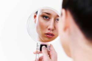 نگاه کردن به آینه بیش از 3 دقیقه ممنوع!