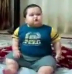 ویدئو :  کودک تپل بامزه