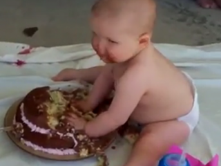 ویدئو :   جشن تولـد یه کوچولوی نانازو خوشکل