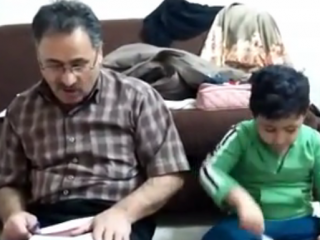 ویدئو :  جدول حل کردن پسر بچه بامزه و خنده دار