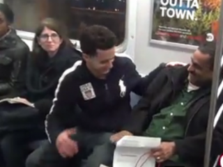 ویدئو :    شوخی عجیب و فوق العاده خنده دار در مترو