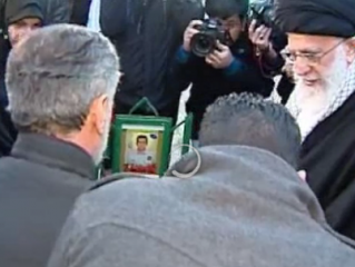 ویدئو :  حضور رهبر انقلاب بر سر مزار شهدای آتش‌نشان