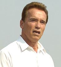 ویدئو :  جدال لفظی با مزه آرنولد شوارنزنگر و دونالد ترامپ