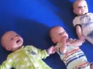 ویدئو : سه قلوهای شنگول