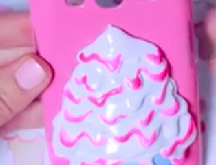 ویدئو :   قاب گوشی با طرح بستنی به صورت سه بعدی