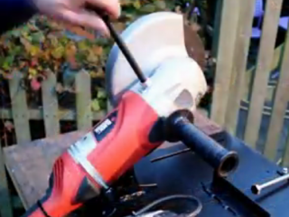 ویدئو :  فارسی بر آهن بسازید-دی دیل