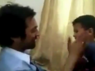 ویدئو :   شوخی های احمقانه پدر و پسر در مواقع تنهایی