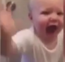 ویدئو :      صحنه هایی جالب از شیرین کاری های کودکان