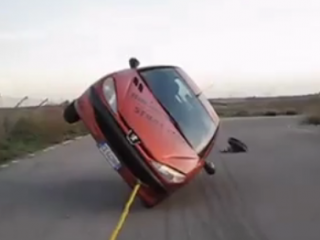 ویدئو :  پژو 206 روی 2 چرخ!!