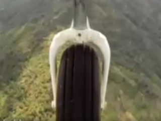 ویدئو :  لحظه فرود هواپیما روی کوه