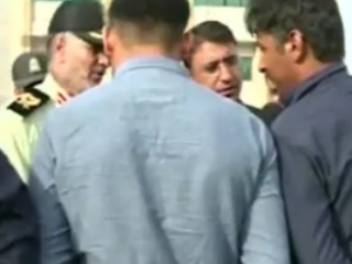 ویدئو :   لحظه دستگیری اراذل و اوباش سابقه دار شیراز