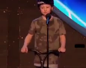 ویدئو :  اجرای حرکات خطرناک پسر ۹ ساله در مسابقات استعدادیابی