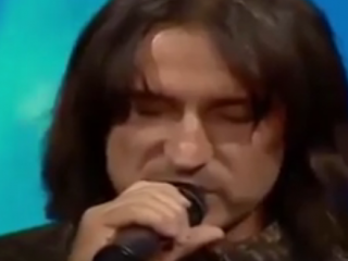 ویدئو :   اجرای محشر و خیره کننده این مرد