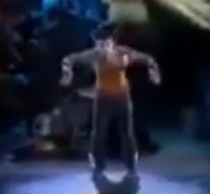 ویدئو :   هنرنمایی زیبا و رقص خیره کننده در مسابقه استعدادیابی!