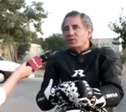 ویدئو :   بازیگر سینمای ایران در غیرقابل منتظره ترین لباس و وسیله