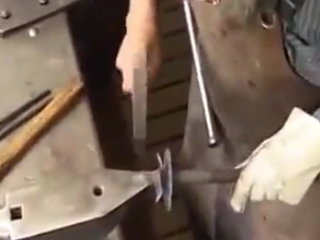 ویدئو :  یک کار هنری بسیار شگفت انگیز در آهنگری