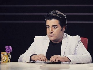 ویدئو :  موزیک ویدئوی آرومم با صدای مهدی یغمایی