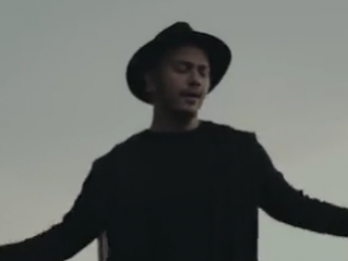 ویدئو :   موزیک ویدیوی «دوباره تو» اثر جدید اشوان