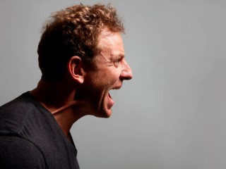 بررسی احساسات افراد خشمگین