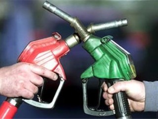 ویدئو :   درس فراموش نشدنی کارمند پمپ بنزین به راننده سیگاری