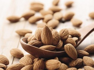 پیشگیری از امراض قلبی و عروقی با مصرف بادام