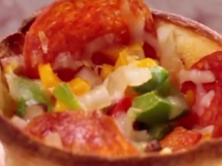 ویدئو :  طرز تهیه پیتزا قیفی - آسان و خوشمزه