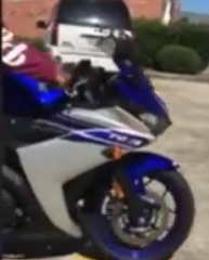 ویدئو :   موتور سواری خنده دار دختر جوان با نامزدش