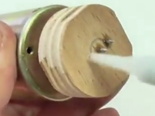 ویدئو :   چگونه یک دستگاه تراش کوچک بسازید!