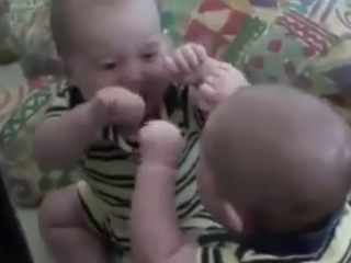 ویدئو :   وقتی کودکان خودشونو تو آینه مبیبنن