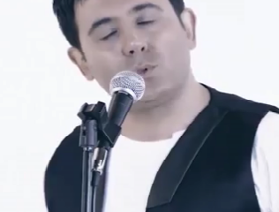 ویدئو :  موزیک ویدئوی جالب آرش رستمی به نام «عاشق شدم من»